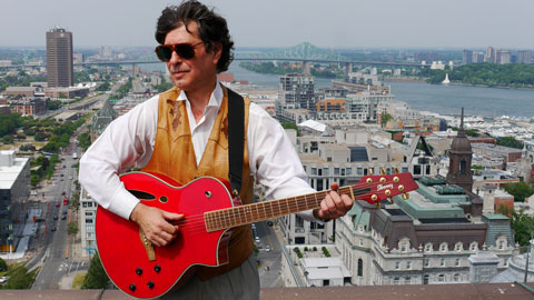 J.D.Sage (Troubadour) Red Guitar Montreal Skyline. (Photo: Pierre Poulin)