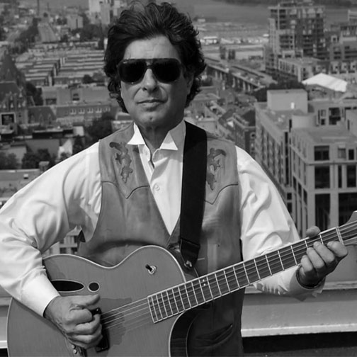 J.D.SAGE (Troubadour) Guitar Montreal Skyline. photo by Pierre Poulin